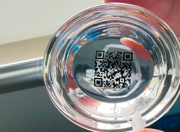 玻璃白酒瓶蓋追溯二維碼UV噴碼機打樣效果圖?