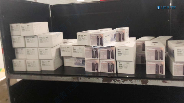 合格證二維碼噴碼+自動裝盒+紙盒寬幅產品信息UV噴印 一機一噴頭搞定