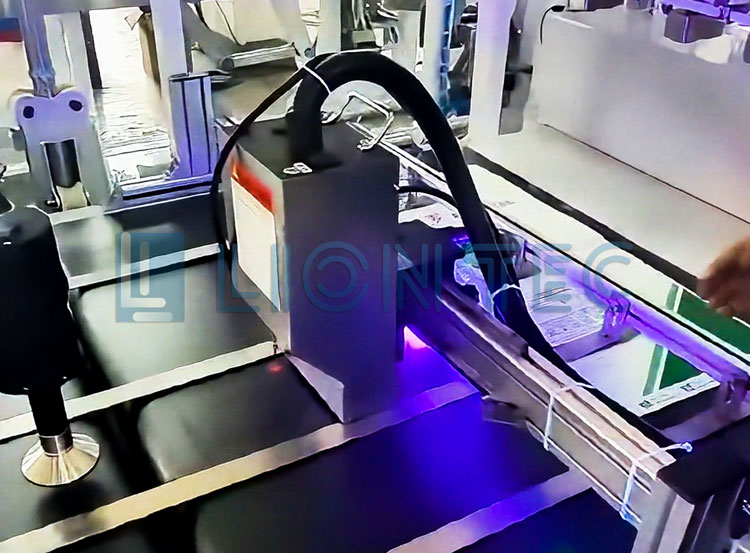 編織袋大幅面噴碼標識為什么選UV噴碼機？