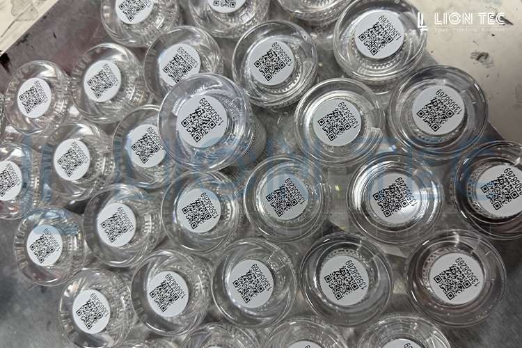 白酒塑料透明瓶蓋UV噴印高識(shí)別高附著二維碼